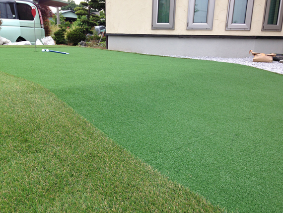 埼玉県熊谷市での家庭用人工芝ゴルフ練習場の施工例