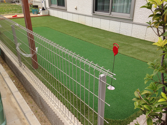 大阪府羽曳野市での家庭用人工芝ゴルフ練習場の施工例