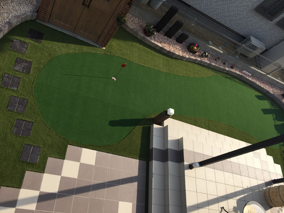 香川県綾歌郡での家庭用人工芝ゴルフ練習場の施工例